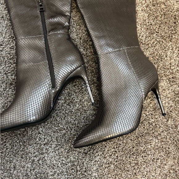 New! Carvela leather boot size 39 8.5 gorgeous spike heel silver knee high boots - Picture 4 of 7